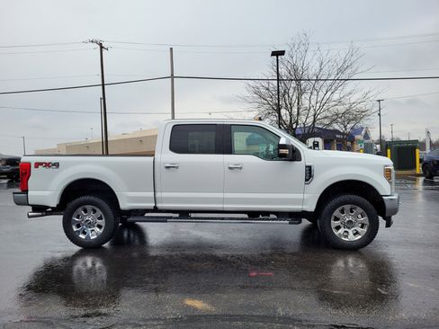 Used 2019 Ford F250 Lariat w/ Chrome Package image 2