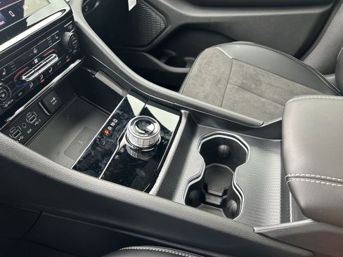 New 2025 Jeep Grand Cherokee Altitude image 24