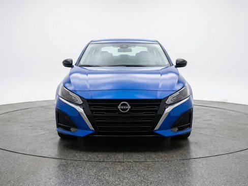 Used 2025 Nissan Altima 2.5 SV image 2