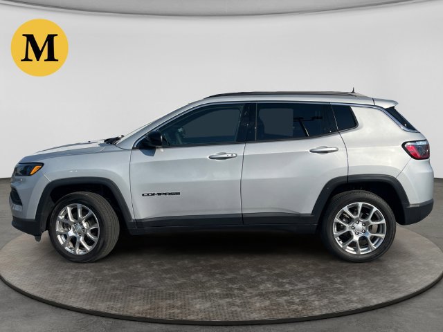 Used 2024 Jeep Compass Latitude AWD/4WD image 2
