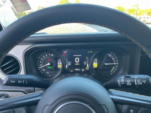 Used 2024 Jeep Wrangler Unlimited AWD/4WD image 19