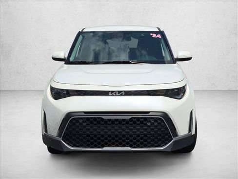 Used 2024 Kia Soul LX w/ Option Group 015 FWD image 2