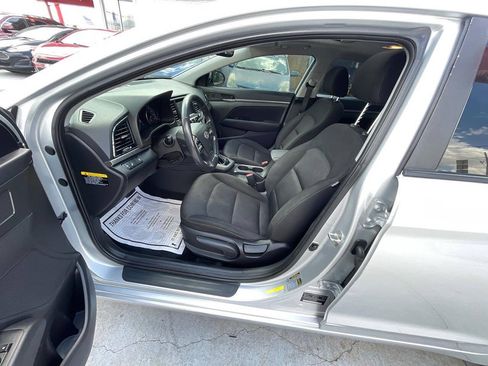 Used 2018 Hyundai Elantra Value Edition FWD image 3