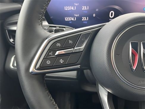 Used 2025 Buick Enclave Preferred image 19