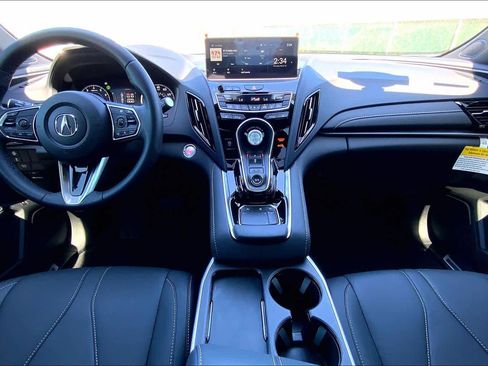 Used 2025 Acura RDX SH-AWD image 15