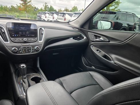 Used 2020 Chevrolet Malibu LT w/ Leather Package image 11