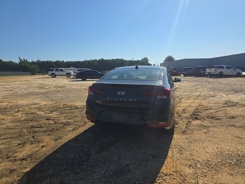 Used 2020 Hyundai Elantra SEL w/ Cargo Package (C1) FWD image 2