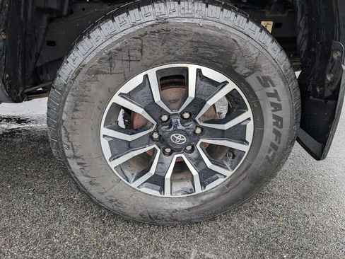 Used 2022 Toyota Tacoma TRD Sport w/ Technology Package AWD/4WD image 12