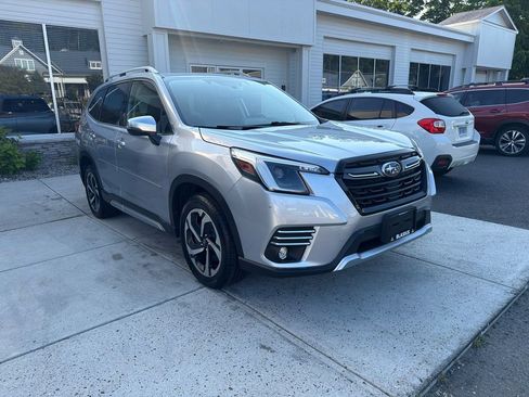 Used 2023 Subaru Forester Touring AWD/4WD image 5