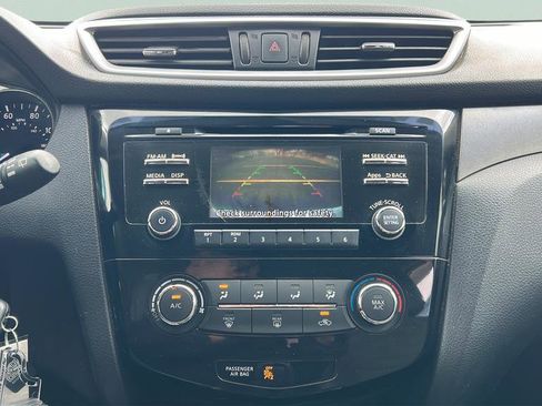 Used 2016 Nissan Rogue S FWD image 9
