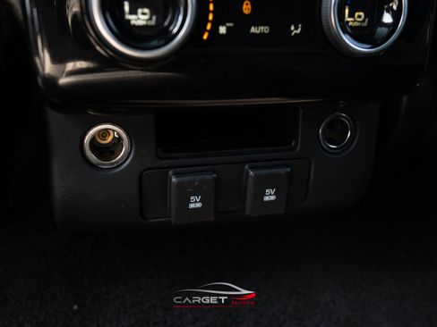 Used 2020 Land Rover Range Rover HSE image 24