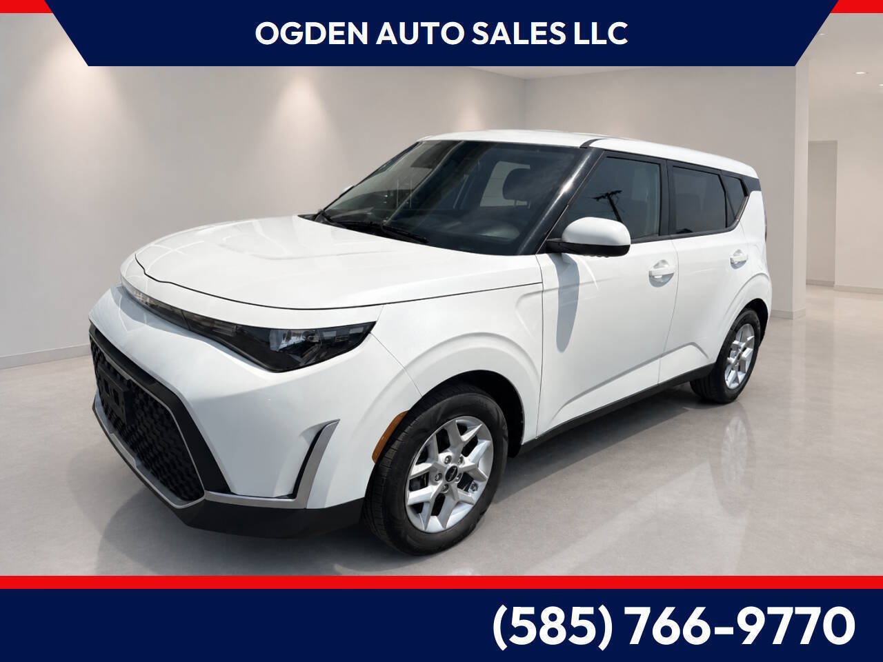 Used 2023 Kia Soul LX w/ LX Technology Package FWD image 1
