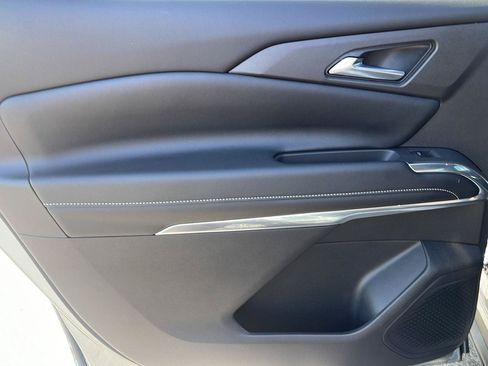 Used 2025 Chevrolet Traverse LT w/ LPO, Floor Liner Package FWD image 31