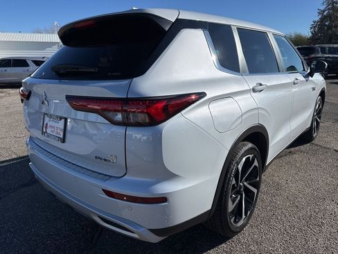 New 2025 Mitsubishi Outlander SE image 7