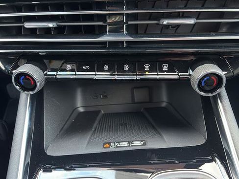 New 2026 Chevrolet Traverse LT w/ Sun and Wheel Package FWD image 26