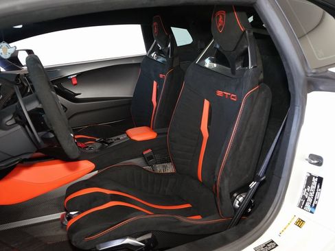 Used 2022 Lamborghini Huracan STO image 16
