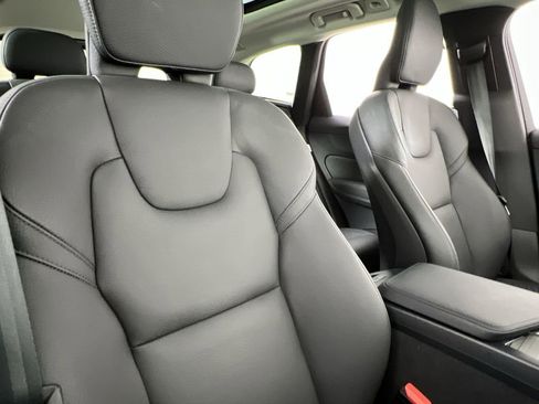 Certified 2025 Volvo XC60 B5 Plus image 24
