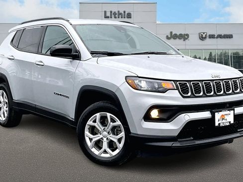 Used 2024 Jeep Compass Latitude image 22