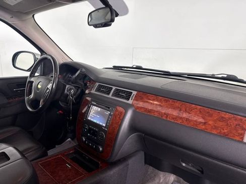 Used 2013 Chevrolet Avalanche LTZ AWD/4WD image 32