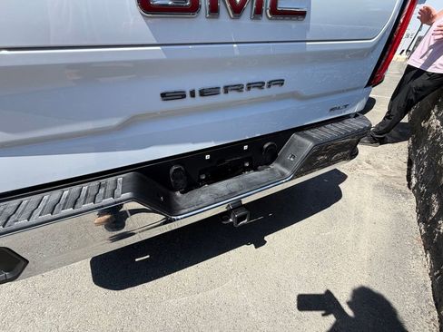 Used 2025 GMC Sierra 1500 SLT AWD/4WD image 11
