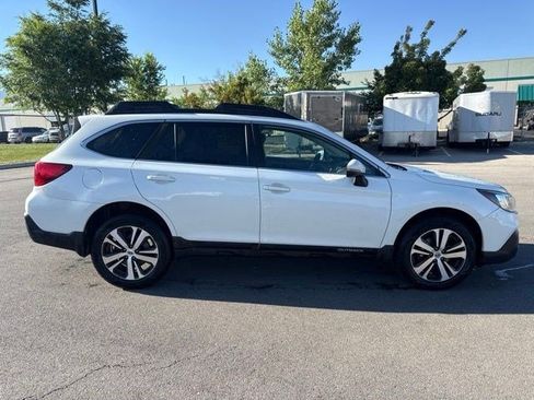 Used 2018 Subaru Outback 3.6R Limited AWD/4WD image 2