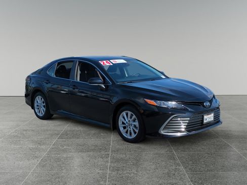 Used 2024 Toyota Camry LE image 7