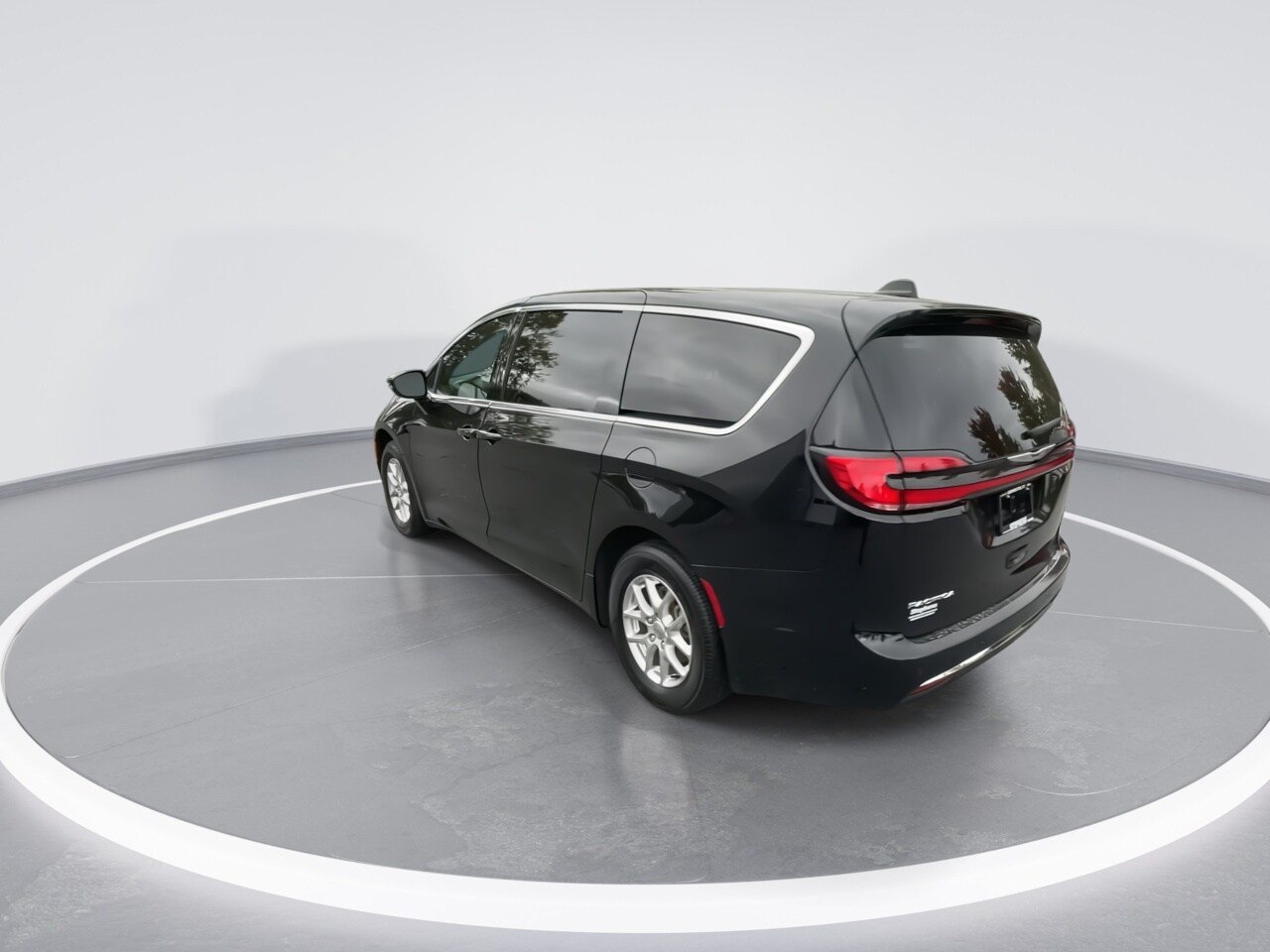 Used 2025 Chrysler Pacifica Select FWD image 13
