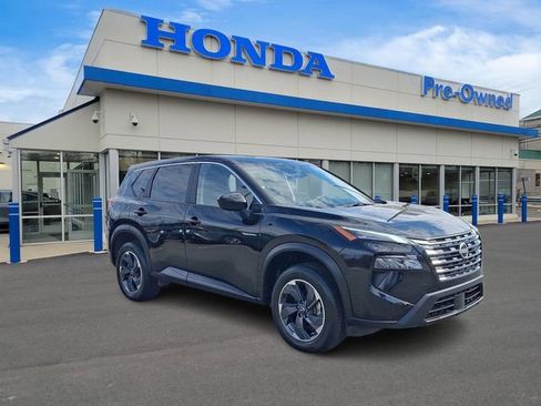 Used 2025 Nissan Rogue SV image 3