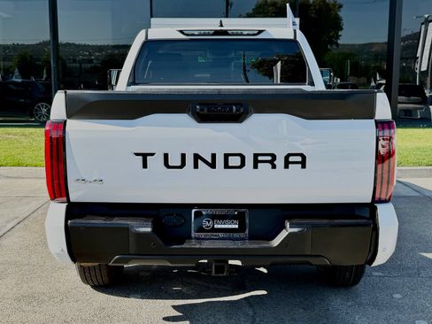 Used 2022 Toyota Tundra SR5 w/ SR5 Convenience Package AWD/4WD image 13