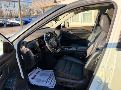 Used 2022 Nissan Rogue SV w/ SV Premium Package image 17