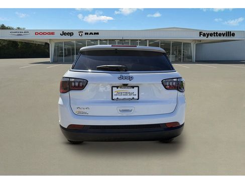 Used 2025 Jeep Compass Sport image 4