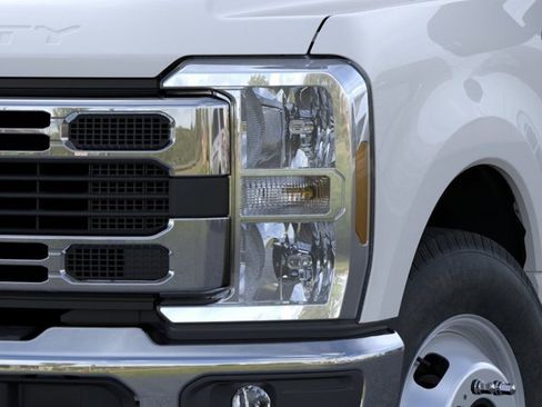New 2026 Ford F350 XL w/ XL Chrome Package RWD image 18