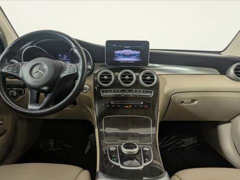 Used 2019 Mercedes-Benz GLC 300 GLC 300 w/ Premium Package image 23