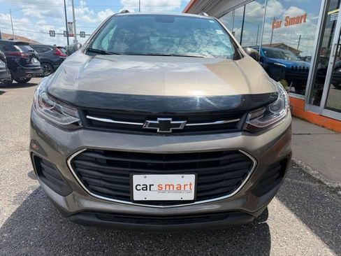 Used 2021 Chevrolet Trax LT w/ Premium Seat Package AWD/4WD image 2