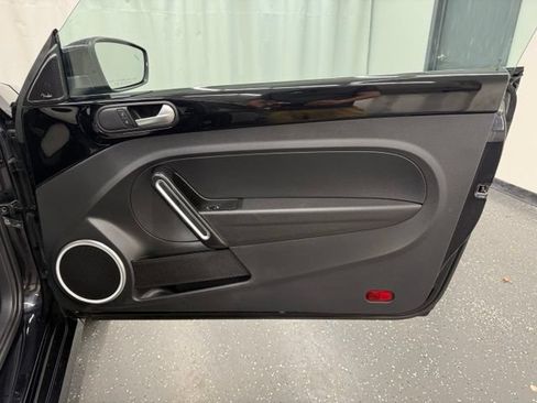 Used 2019 Volkswagen Beetle 2.0T SE w/ SE Premium Package FWD image 8