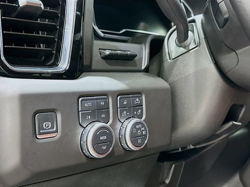 Used 2025 GMC Sierra 3500 Denali Ultimate AWD/4WD image 10