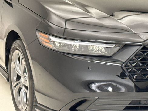Certified 2025 Honda Accord EX-L image 5