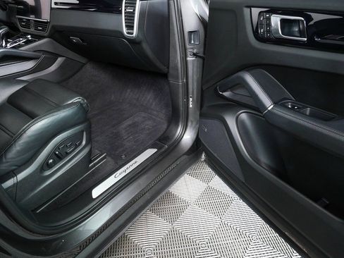 Certified 2023 Porsche Cayenne Coupe image 26