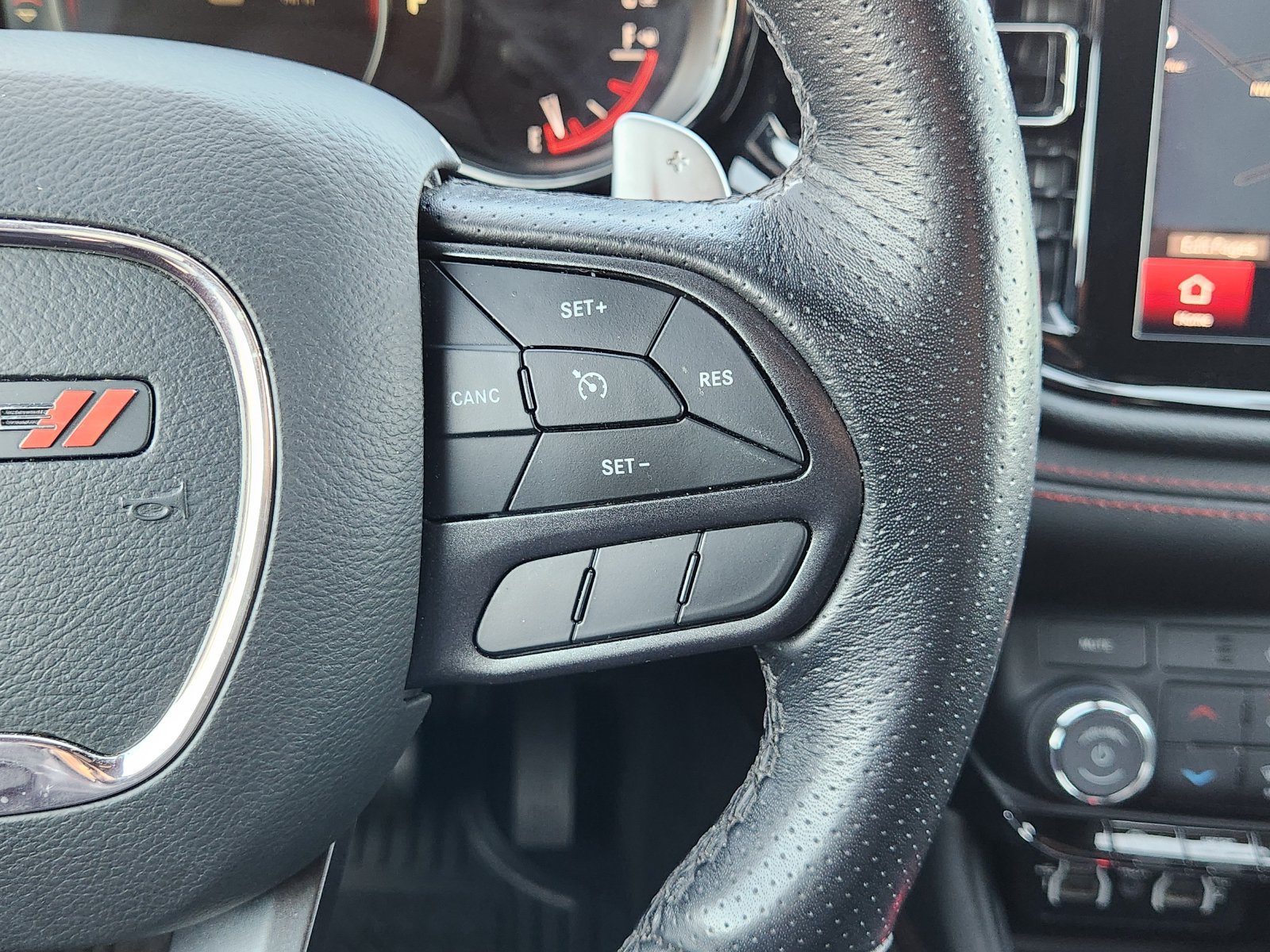 Used 2025 Dodge Durango GT RWD image 33