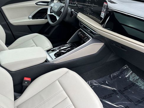 New 2025 Audi Q5 Premium image 15