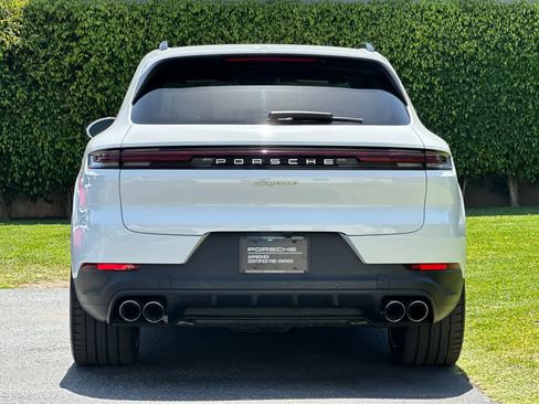 Certified 2025 Porsche Cayenne GTS AWD/4WD image 7