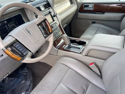 Used 2014 Lincoln Navigator 4WD image 7