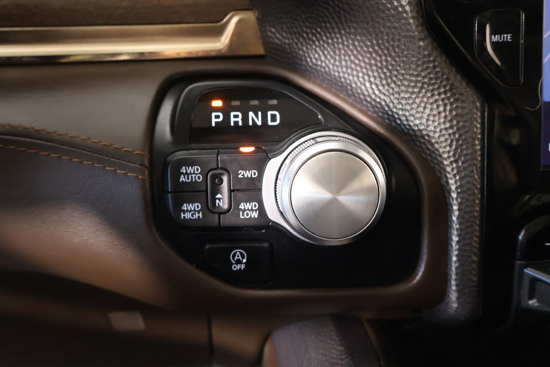 Used 2025 RAM 1500 Limited w/ Trailer Tow Group AWD/4WD image 9