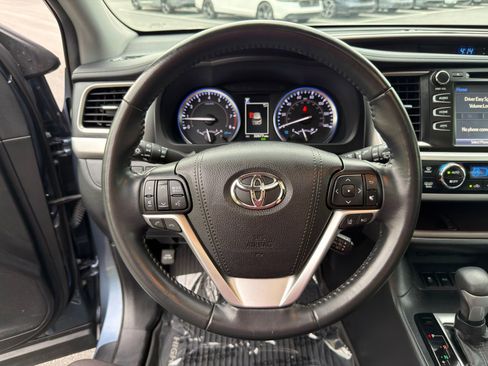 Used 2019 Toyota Highlander XLE AWD/4WD image 18