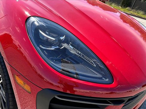 New 2026 Porsche Macan image 12