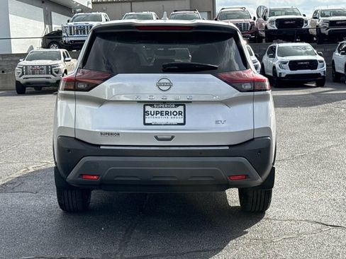 Used 2022 Nissan Rogue SV image 4