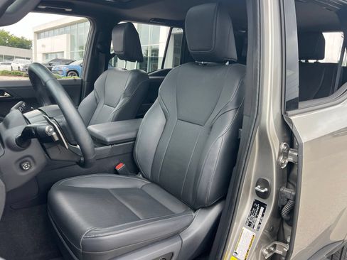 Used 2025 Lexus GX 550 w/ Accessory Package (2T) AWD/4WD image 28