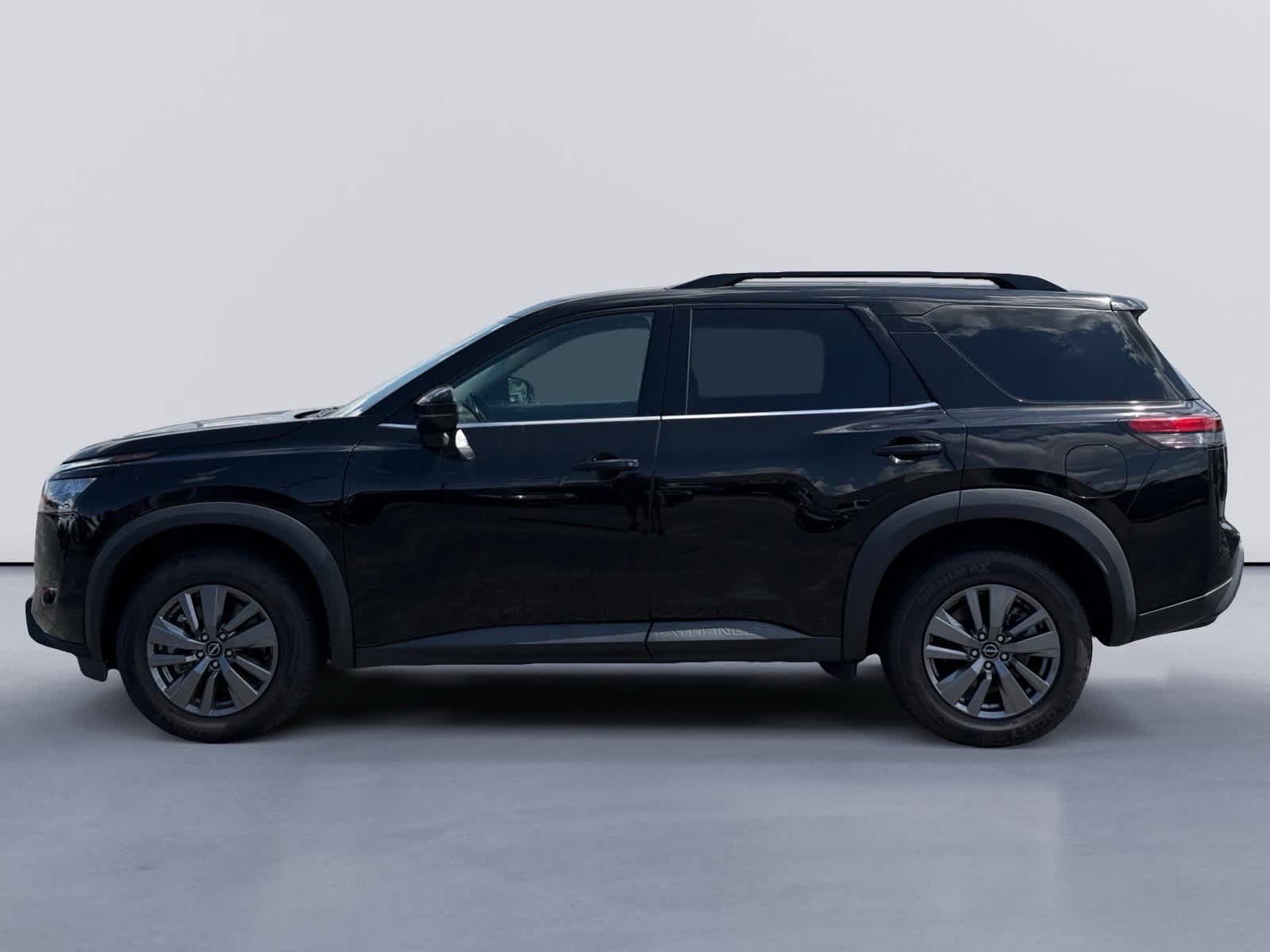 Used 2025 Nissan Pathfinder SV AWD/4WD image 2