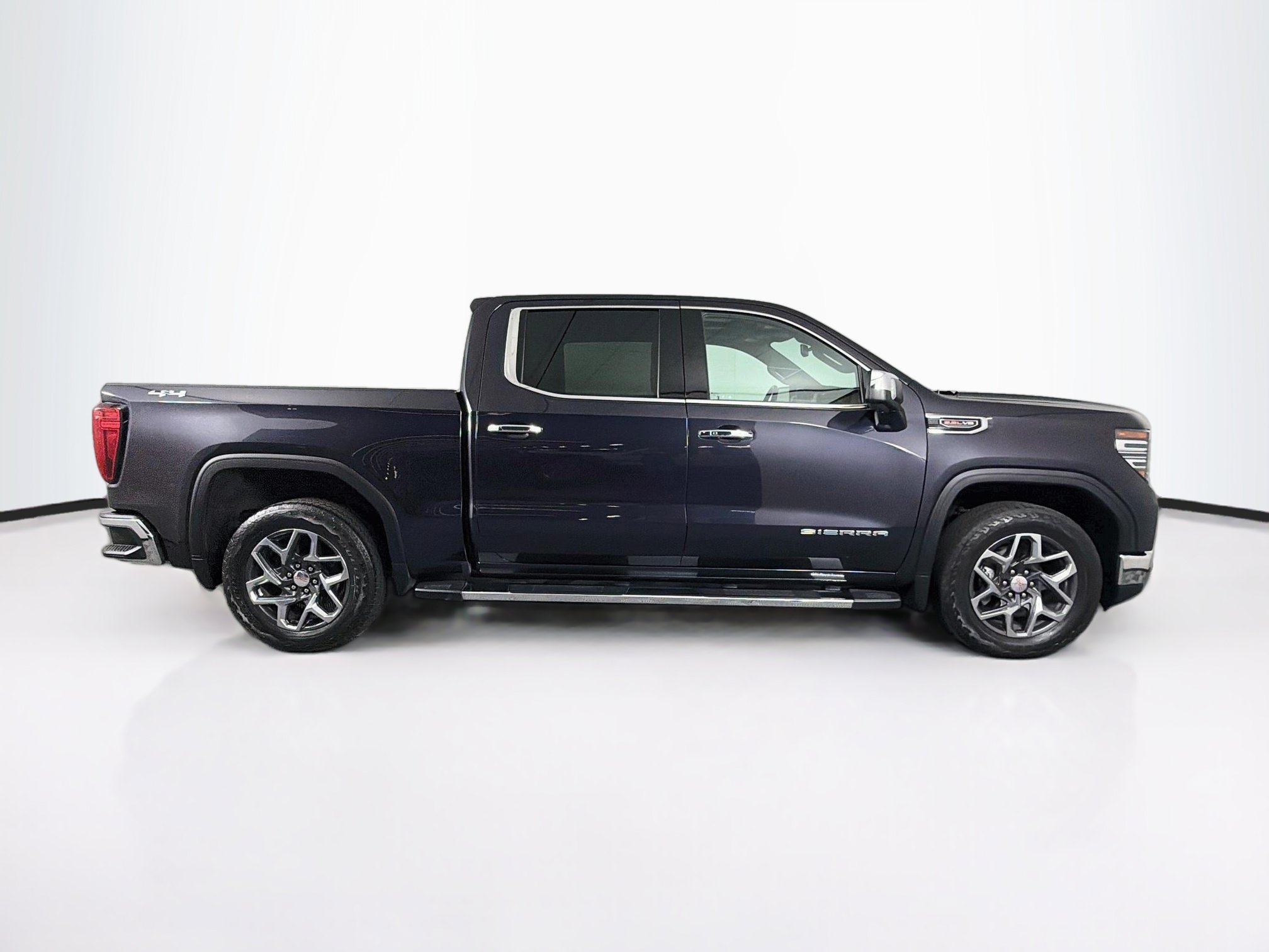 Used 2022 GMC Sierra 1500 SLT w/ SLT Premium Plus Package AWD/4WD image 10