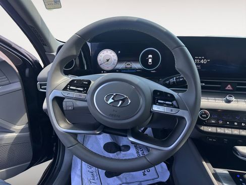 Used 2023 Hyundai Elantra SEL w/ Convenience Package FWD image 4
